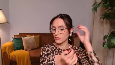 Snapshot of vivienneclement chatting on October 12, 4:17 pm Vivienne online show from October 12, 4:17 pm