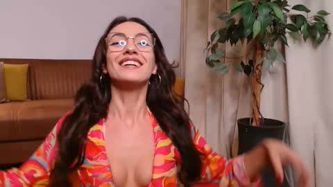 Vivienne online show from October 25, 3:51 pm