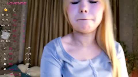 Snapshot of viviesunn chatting on November 6, 10:05 am Mia Skaidrite online show from November 6, 10:05 am