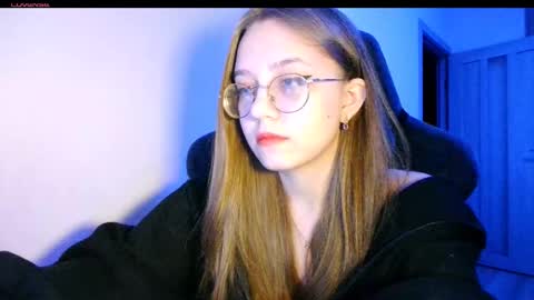 Snapshot of vivivivikkie chatting on February 20, 11:27 pm vivivivikkie online show from February 20, 11:27 pm