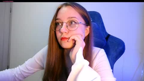 Snapshot of vivivivikkie chatting on March 16, 9:19 pm vivivivikkie online show from March 16, 9:19 pm