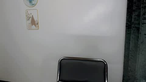Snapshot of vixen_foxx chatting on June 29, 6:08 am vixen online show from June 29, 6:08 am