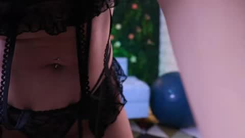 Snapshot of vixeninner chatting on April 17, 11:30 pm Vixen Inner online show from April 17, 11:30 pm