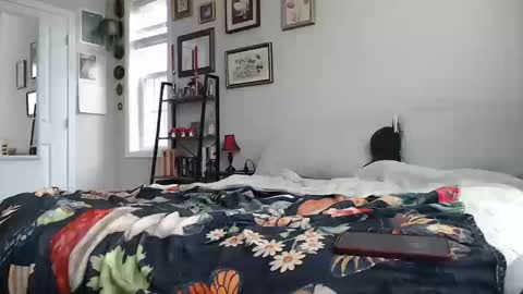 Snapshot of vixenliz chatting on October 10, 4:28 pm Liz online show from October 10, 4:28 pm