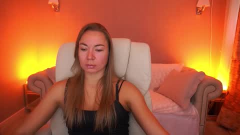 Snapshot of vixenmuse chatting on October 9, 7:28 am Ur Lady online show from October 9, 7:28 am