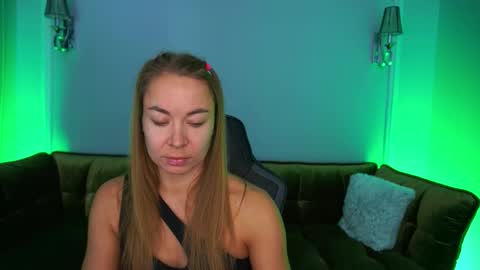 Snapshot of vixenmuse chatting on October 15, 6:13 am Ur Lady online show from October 15, 6:13 am