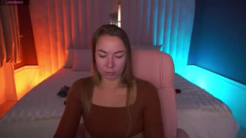 Snapshot of vixenmuse chatting on October 30, 8:42 pm Ur Lady online show from October 30, 8:42 pm