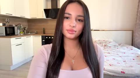 Snapshot of vixy_luna chatting on June 25, 3:38 pm Miss Mia online show from June 25, 3:38 pm