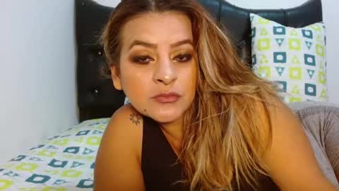 Snapshot of vkleiin chatting on November 18, 1:00 am Venus online show from November 18, 1:00 am