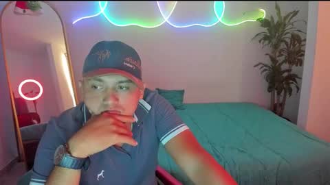 Snapshot of volt_boy57 chatting on December 18, 5:41 pm volt_boy57 online show from December 18, 5:41 pm