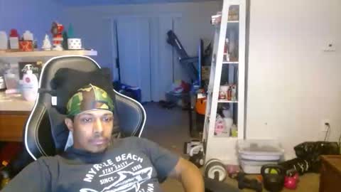 Snapshot of volumebbc chatting on November 25, 11:49 pm AlwaysAvibe online show from November 25, 11:49 pm