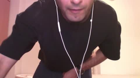 Snapshot of volve5 chatting on March 10, 10:55 pm volve5 online show from March 10, 10:55 pm