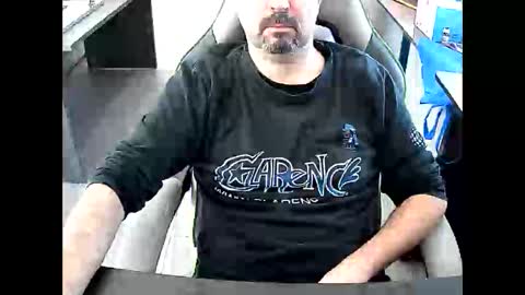 Snapshot of vonele chatting on December 3, 9:00 am Vonn online show from December 3, 9:00 am