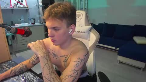 Snapshot of vova_belkin_ chatting on March 6, 9:42 pm vova online show from March 6, 9:42 pm