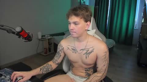 Snapshot of vova_belkin_ chatting on October 13, 9:31 am vova online show from October 13, 9:31 am