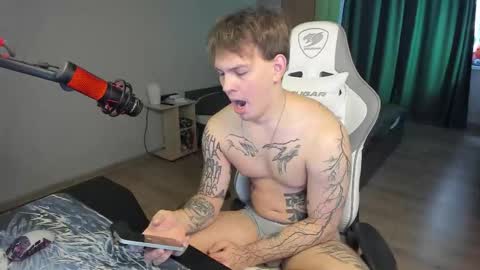 Snapshot of vova_belkin_ chatting on October 25, 9:17 am vova online show from October 25, 9:17 am