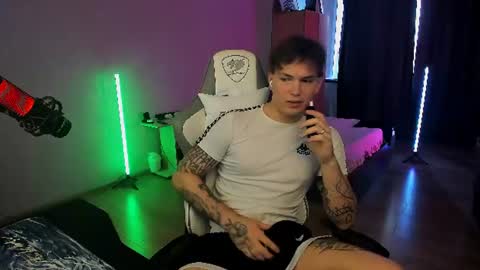 Snapshot of vova_belkin_ chatting on July 27, 11:17 am vova online show from July 27, 11:17 am