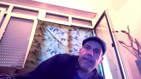 voyeuredeluxe online show from March 10, 5:34 am