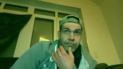 voyeuredeluxe online show from March 20, 11:53 pm