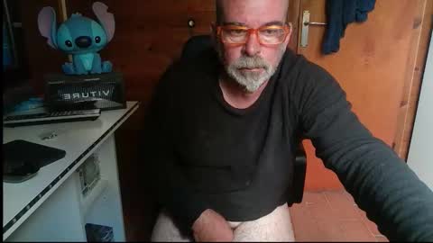 Snapshot of vuda77 chatting on October 18, 12:17 pm oscar online show from October 18, 12:17 pm