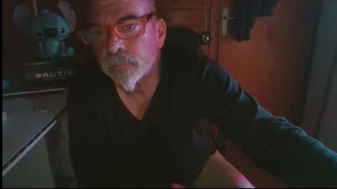 Snapshot of vuda77 chatting on October 30, 7:25 pm oscar online show from October 30, 7:25 pm