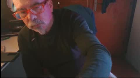 Snapshot of vuda77 chatting on November 2, 6:54 pm oscar online show from November 2, 6:54 pm