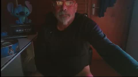 Snapshot of vuda77 chatting on November 8, 6:51 pm oscar online show from November 8, 6:51 pm