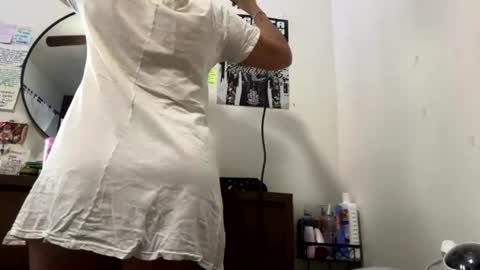 Snapshot of vv_valvale chatting on July 21, 4:20 pm vv_valvale online show from July 21, 4:20 pm