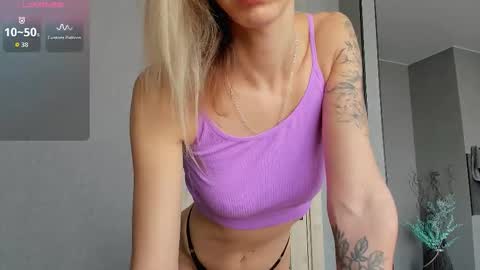 Snapshot of vvalkyriee chatting on November 21, 10:36 am vvalkyriee online show from November 21, 10:36 am