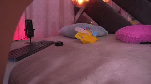 Snapshot of vvioleta_ chatting on January 15, 9:13 am Violeta online show from January 15, 9:13 am