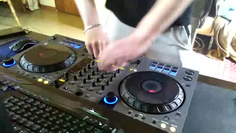 Snapshot of vybzkartel1987 chatting on April 4, 1:52 pm VybzKartel online show from April 4, 1:52 pm