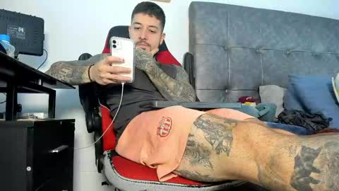 vyxen_ online show from April 14, 8:37 pm