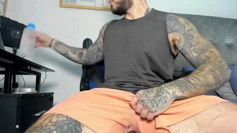 vyxen_ online show from May 4, 8:05 pm