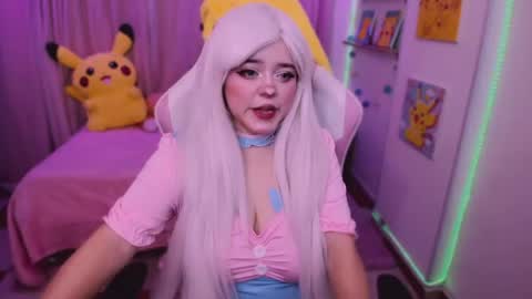 Snapshot of waifumochi_chan chatting on May 11, 1:44 am online show from May 11, 1:44 am