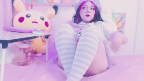 Snapshot of waifumochi_chan chatting on June 5, 3:24 am online show from June 5, 3:24 am