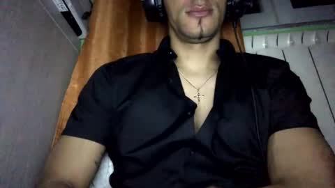 Snapshot of wali170097 chatting on January 1, 8:37 pm ghhhgh online show from January 1, 8:37 pm