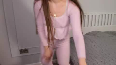 Snapshot of wandaburn chatting on December 6, 4:25 am wandaburn online show from December 6, 4:25 am