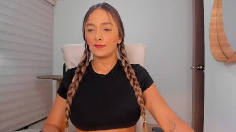 Snapshot of wandathompson_ chatting on April 8, 10:04 am Wanda online show from April 8, 10:04 am