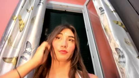 Snapshot of wanderlust_xxx chatting on June 20, 6:54 pm Sarah Catalina Amado. Wanderlust online show from June 20, 6:54 pm