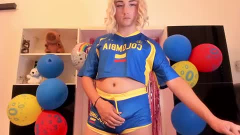 Snapshot of wanderlust_xxx chatting on July 8, 6:56 pm Sarah Catalina Amado. Wanderlust online show from July 8, 6:56 pm