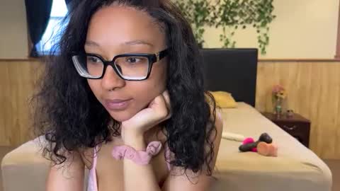 Snapshot of wanderlustgaal chatting on May 18, 1:39 pm wanderlustgaal online show from May 18, 1:39 pm