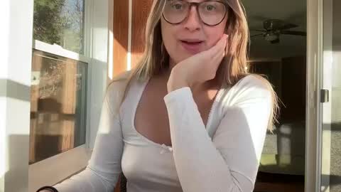 Snapshot of wanderlustjade chatting on December 5, 2:00 pm Jade  Adonis online show from December 5, 2:00 pm