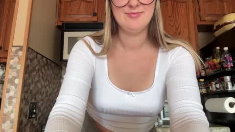 Snapshot of wanderlustjade chatting on December 5, 5:06 pm Jade  Adonis online show from December 5, 5:06 pm