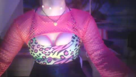 Snapshot of wannafeelitall chatting on December 22, 5:12 am Emilia inst  online show from December 22, 5:12 am