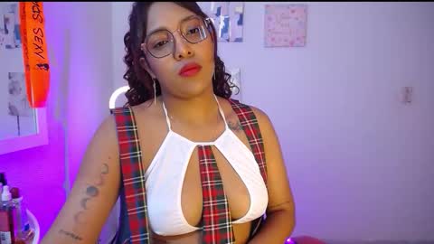 Snapshot of warisgoddes chatting on February 9, 6:17 am EMILY online show from February 9, 6:17 am