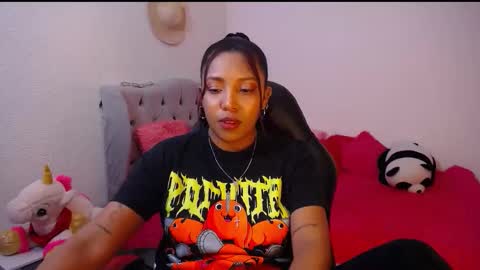 Snapshot of warisgoddes chatting on February 19, 12:50 am EMILY online show from February 19, 12:50 am