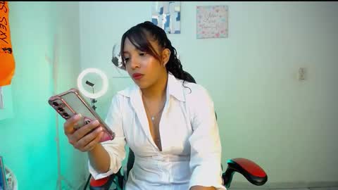 Snapshot of warisgoddes chatting on March 15, 10:10 am EMILY online show from March 15, 10:10 am