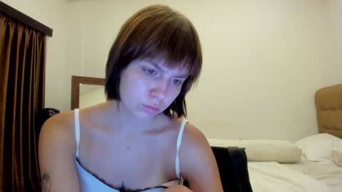 Snapshot of warm_june chatting on February 4, 9:52 pm June online show from February 4, 9:52 pm