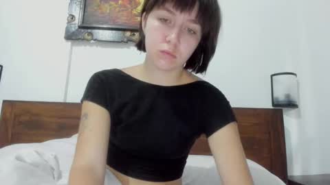 Snapshot of warm_june chatting on February 25, 10:39 pm June online show from February 25, 10:39 pm