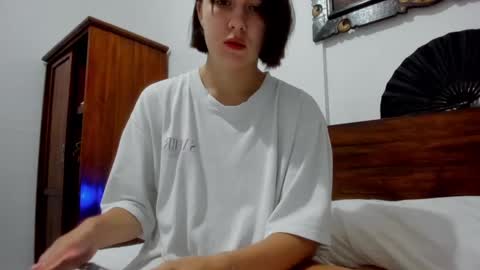 Snapshot of warm_june chatting on March 4, 8:46 am June online show from March 4, 8:46 am